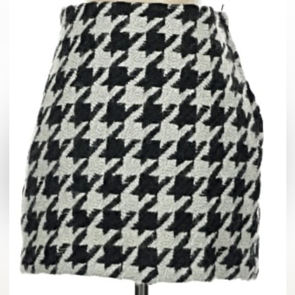 H&M Black and White Houndstooth Mini Skirt